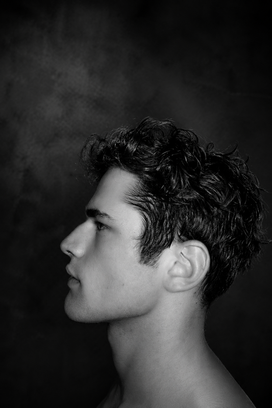 Modern Textured Men’s Grooming: Why Effortless Hair Is Taking Over